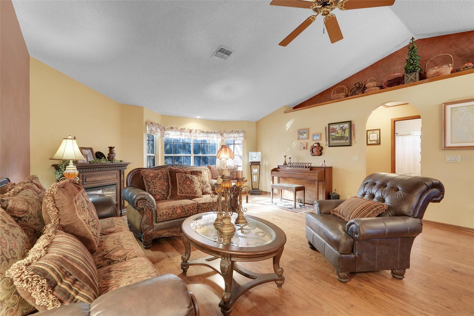 Image 9 of 52 For 17200 Peru Road