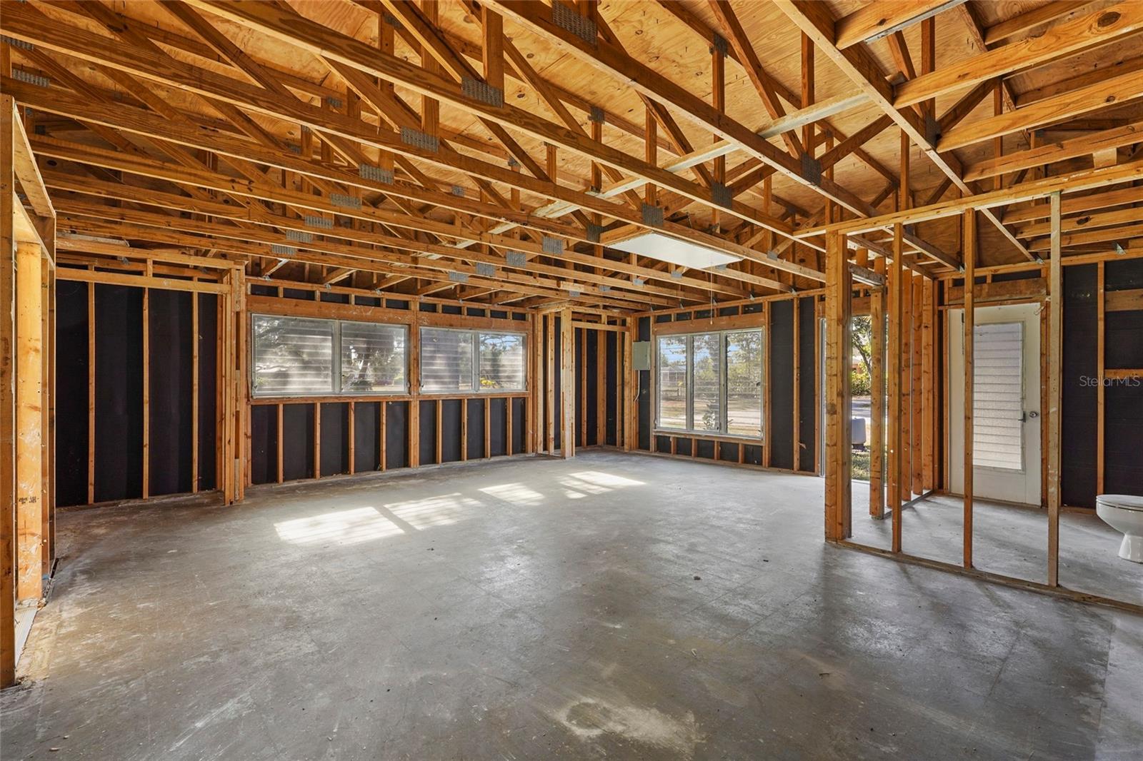 Image 35 of 44 For 1250 New Forest Circle