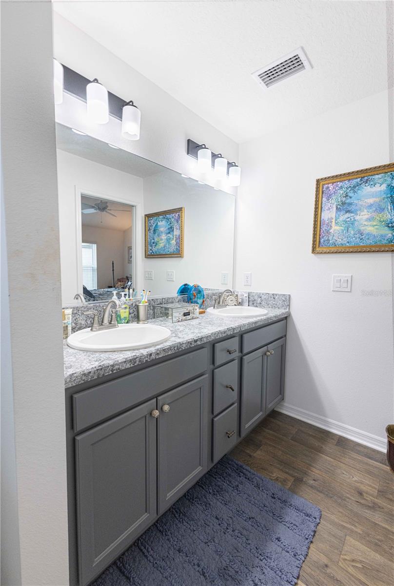 Image 15 of 30 For 2378 Youngmann Loop