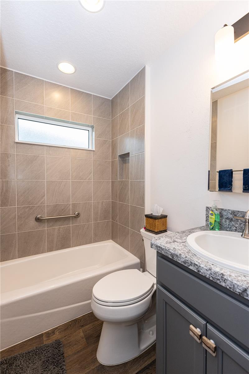 Image 18 of 30 For 2378 Youngmann Loop