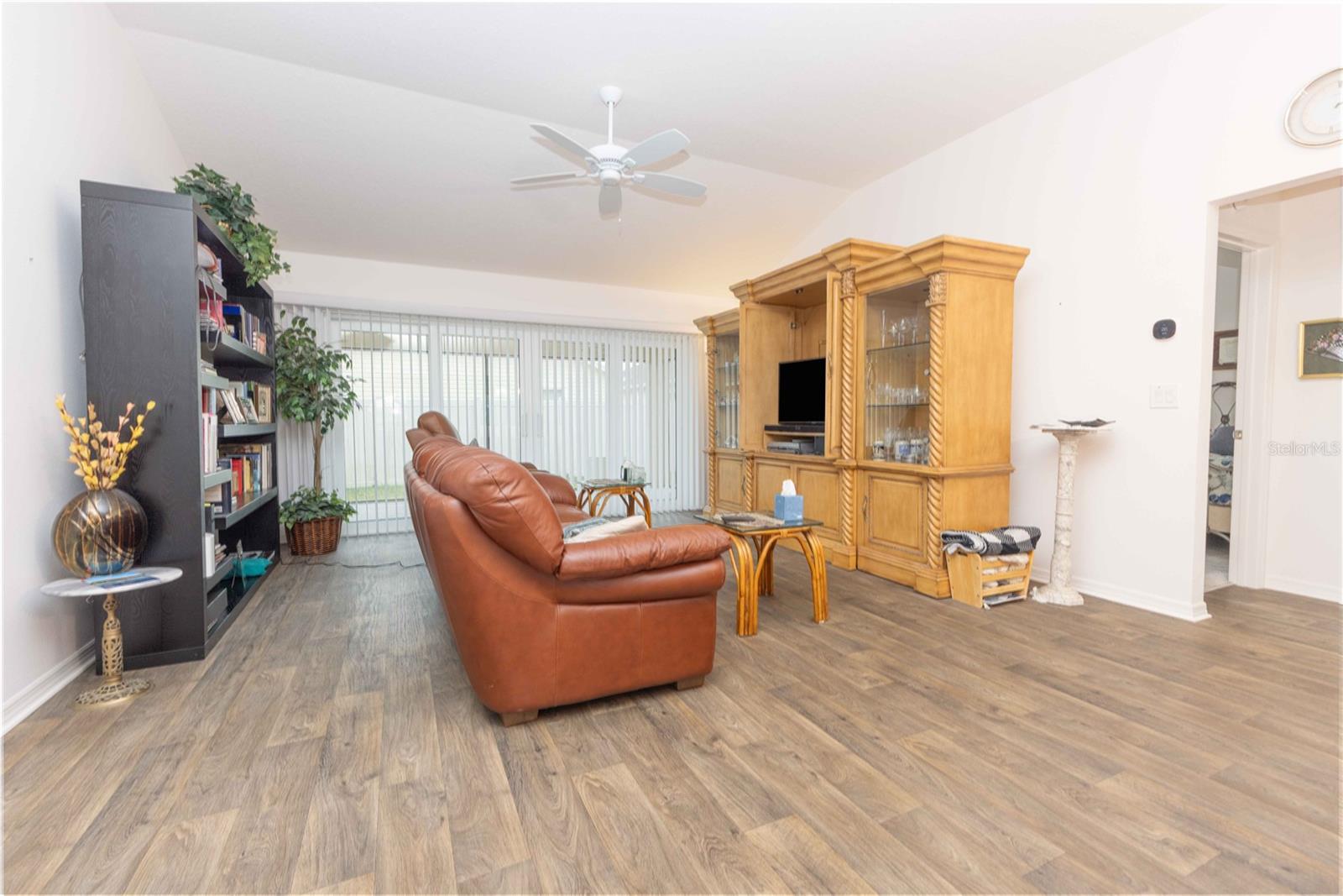 Image 4 of 30 For 2378 Youngmann Loop