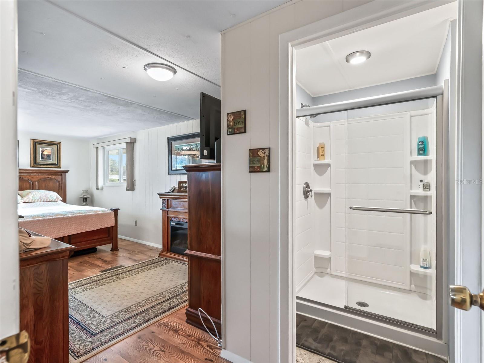 Image 22 of 49 For 11506 Johnson Circle