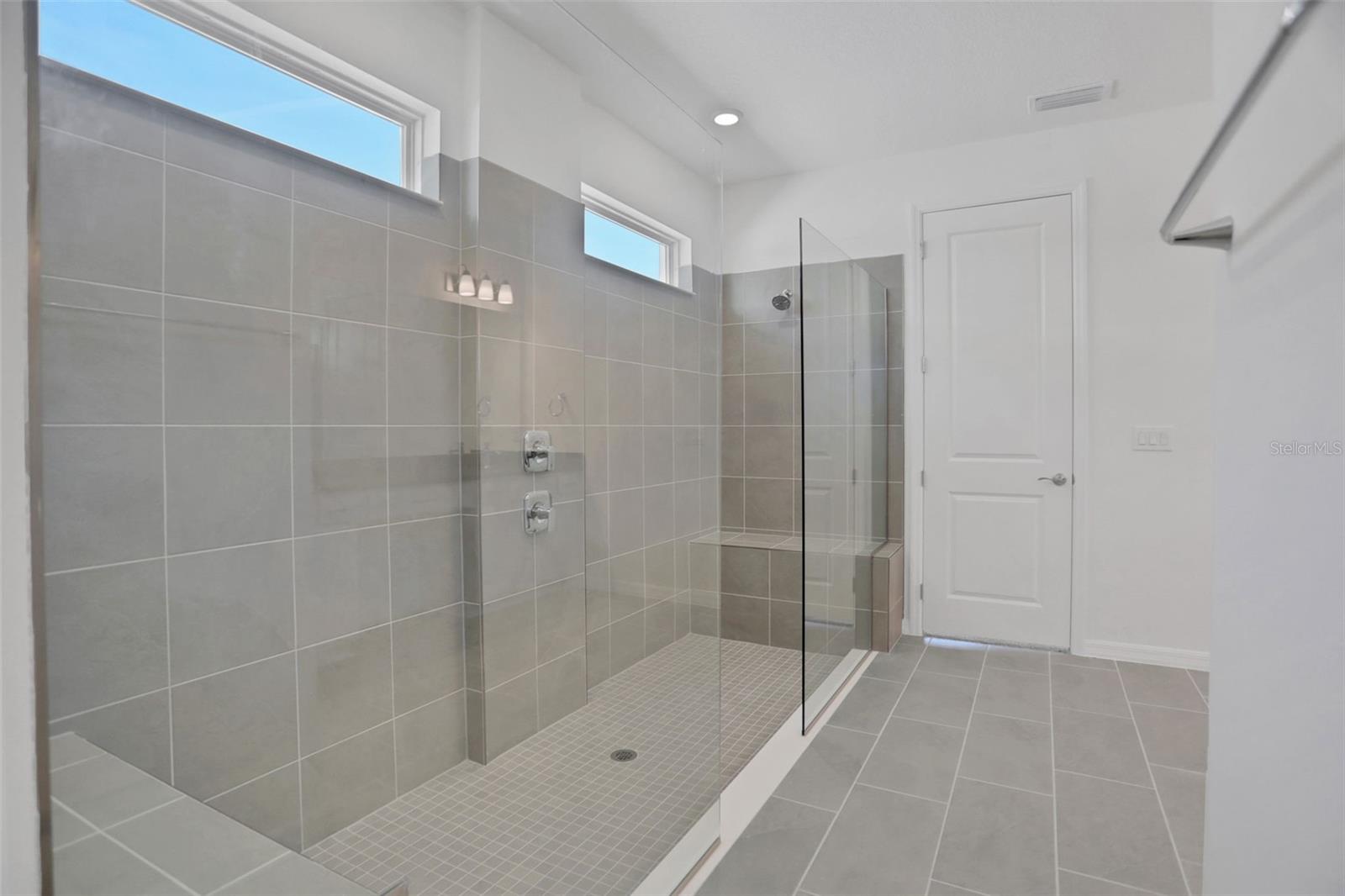 Image 17 of 38 For 17477 Valleywood Parkway