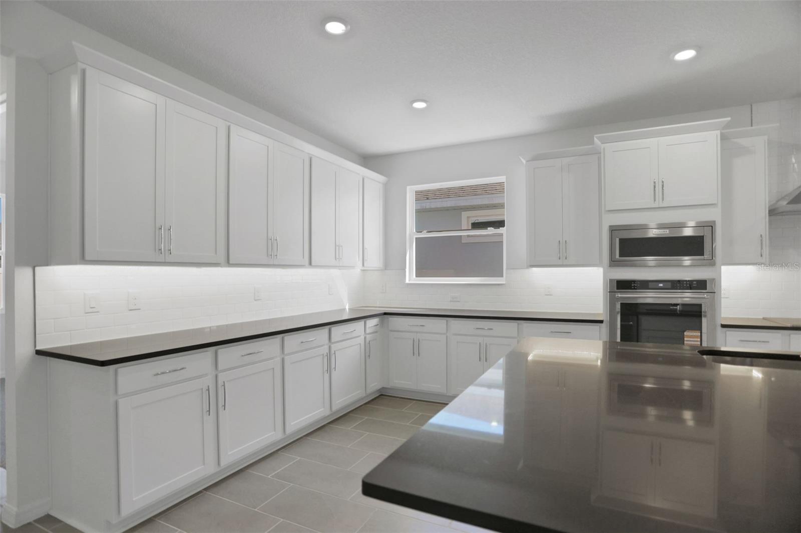 Image 32 of 38 For 17477 Valleywood Parkway