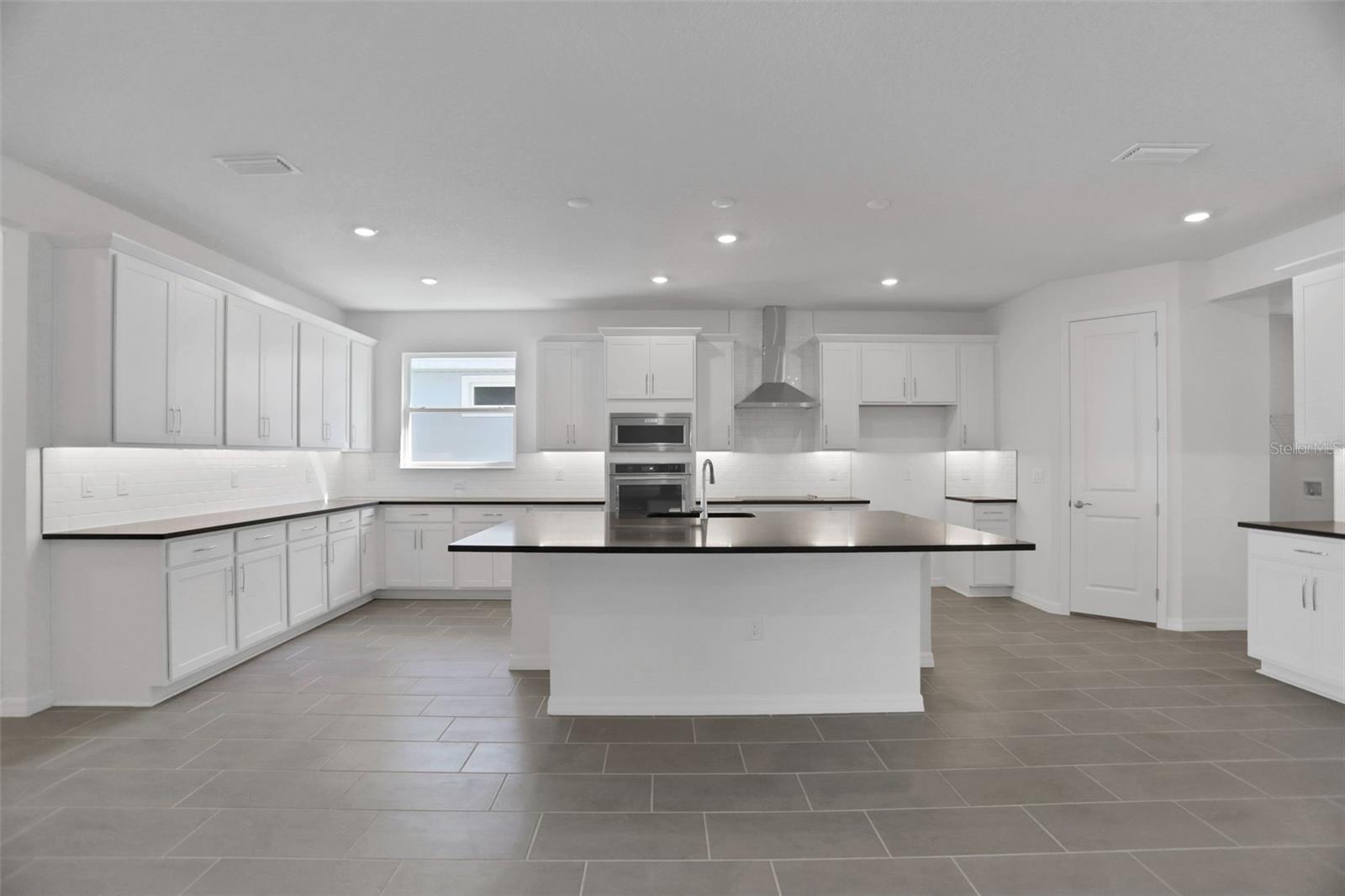 Image 33 of 38 For 17477 Valleywood Parkway