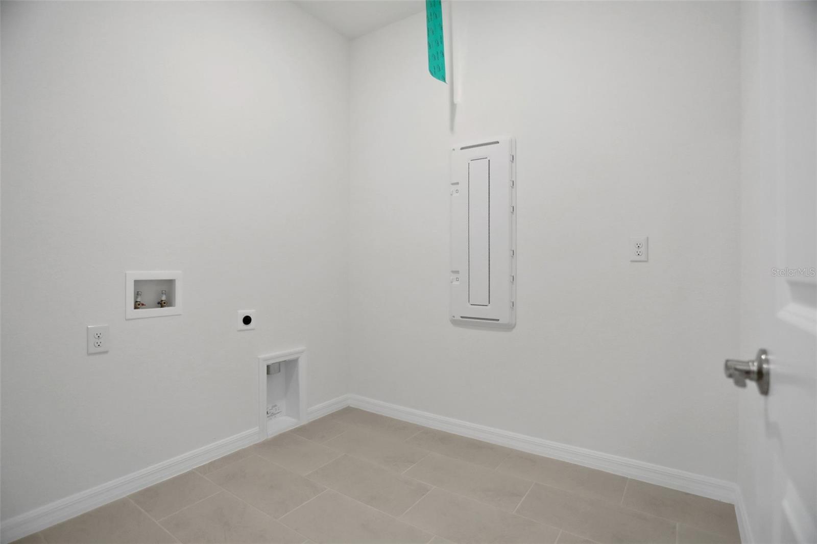 Image 17 of 47 For 17465 Valleywood Parkway