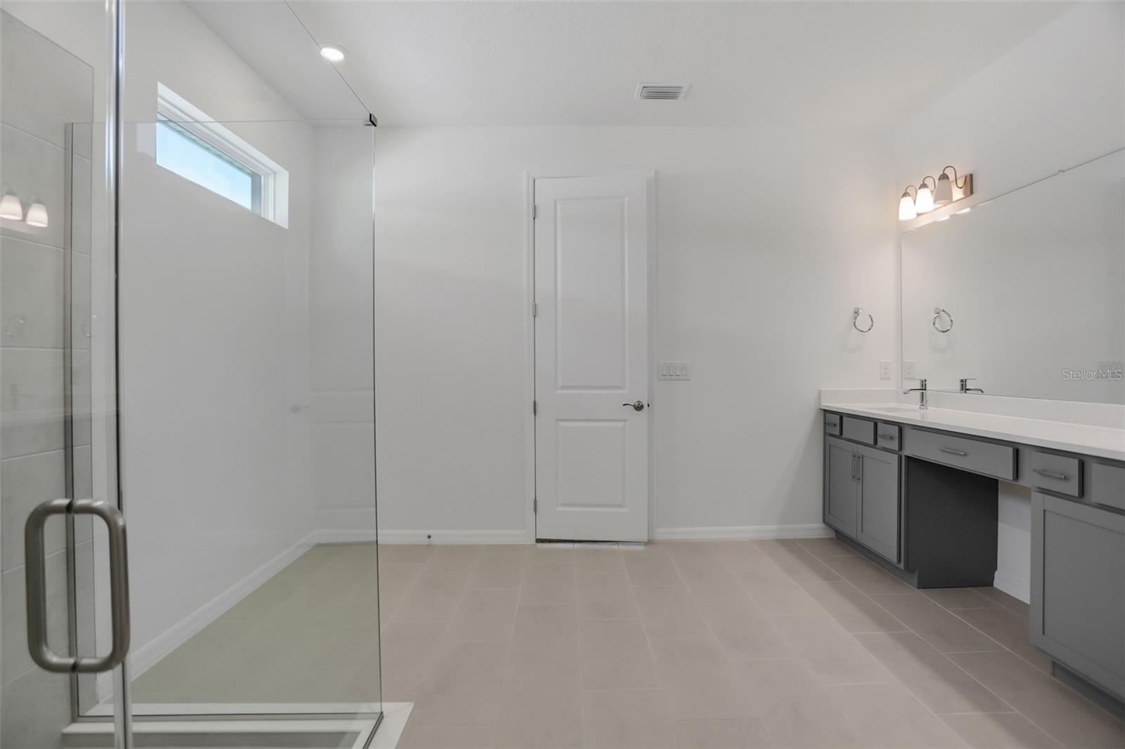 Image 31 of 47 For 17465 Valleywood Parkway