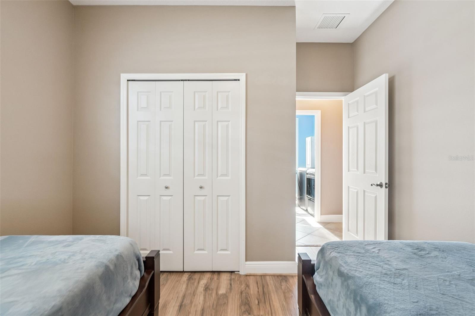 Image 22 of 52 For 16205 Mead Street