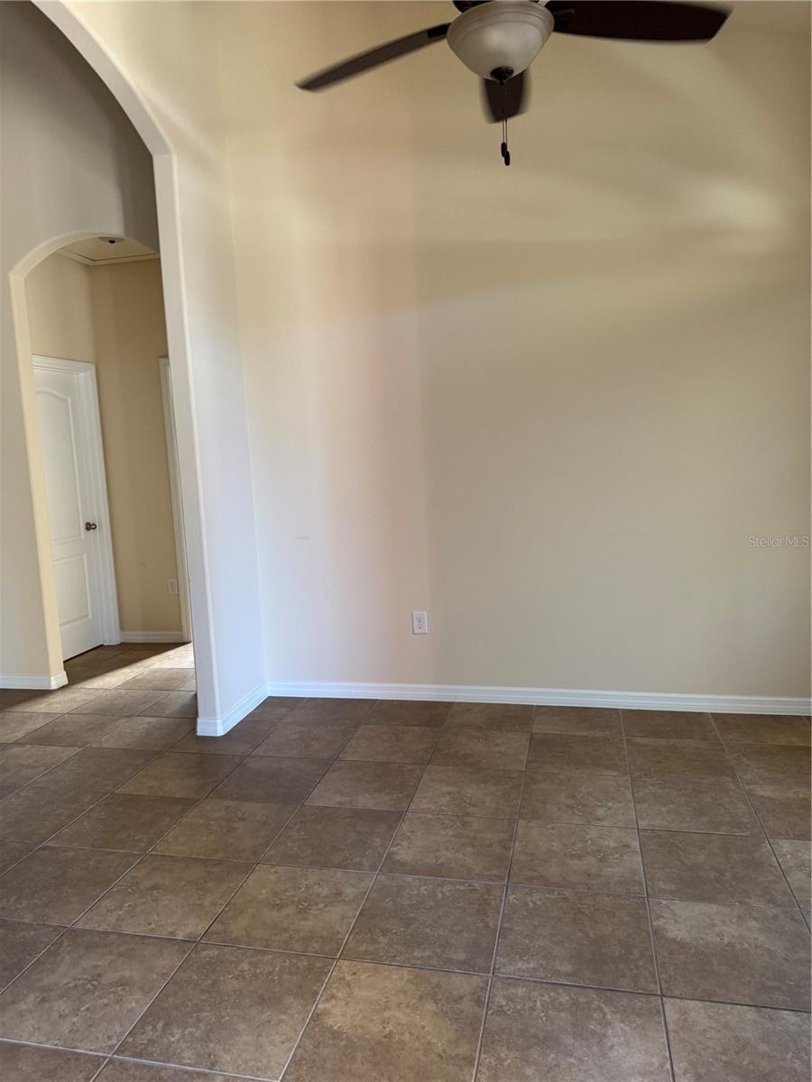 Image 4 of 23 For 10004 Peliseur Court