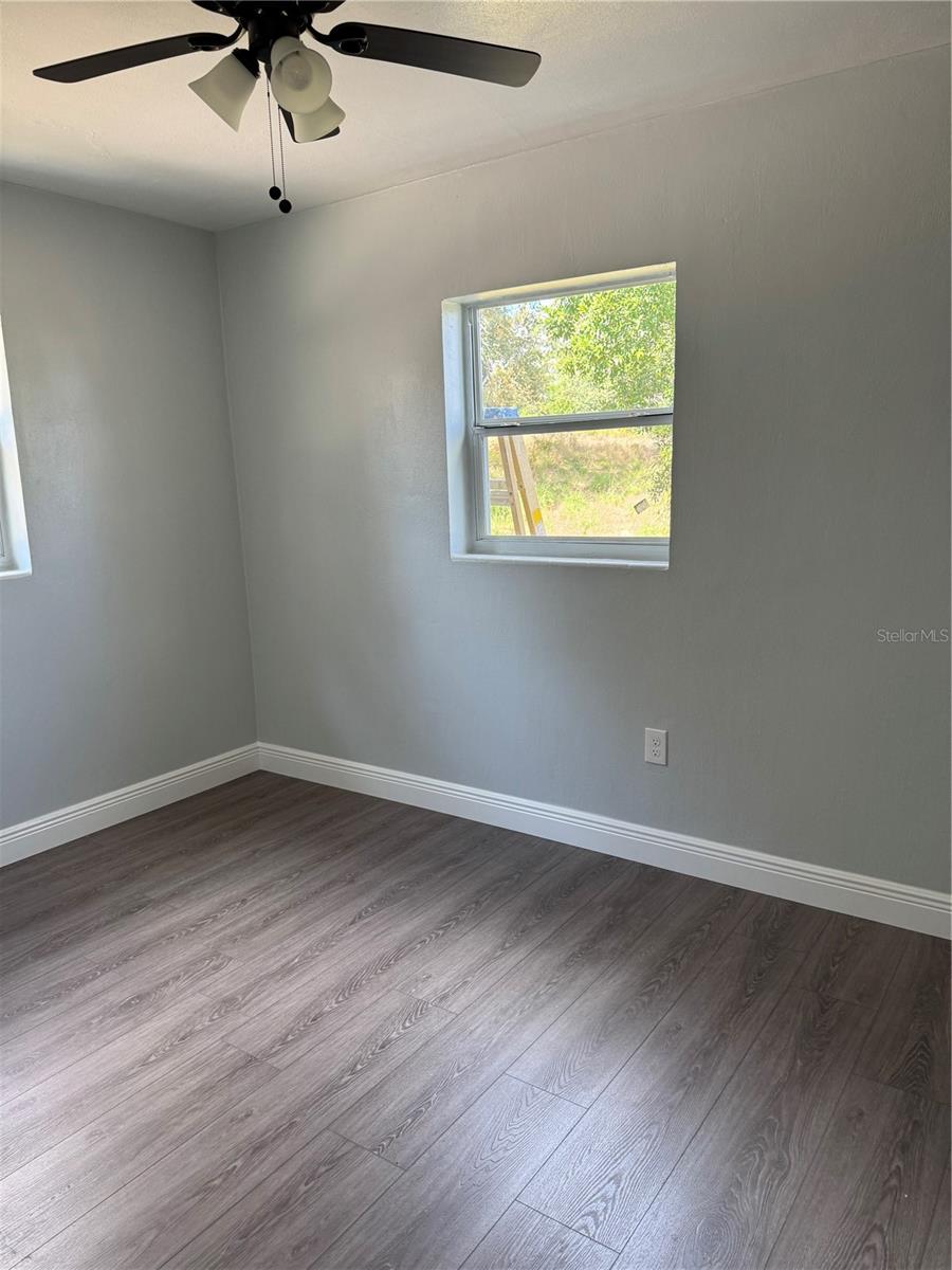 Image 10 of 11 For 1160 Lakeview Drive