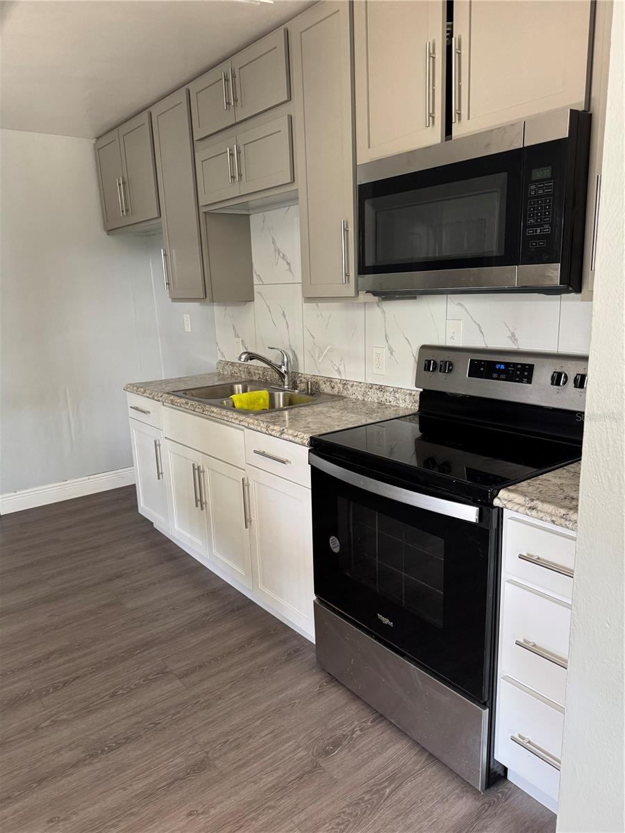 Image 2 of 11 For 1160 Lakeview Drive