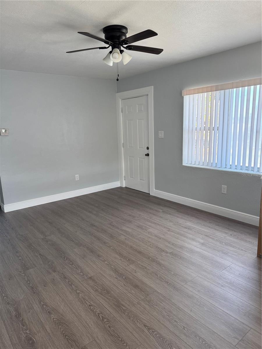 Image 4 of 11 For 1160 Lakeview Drive