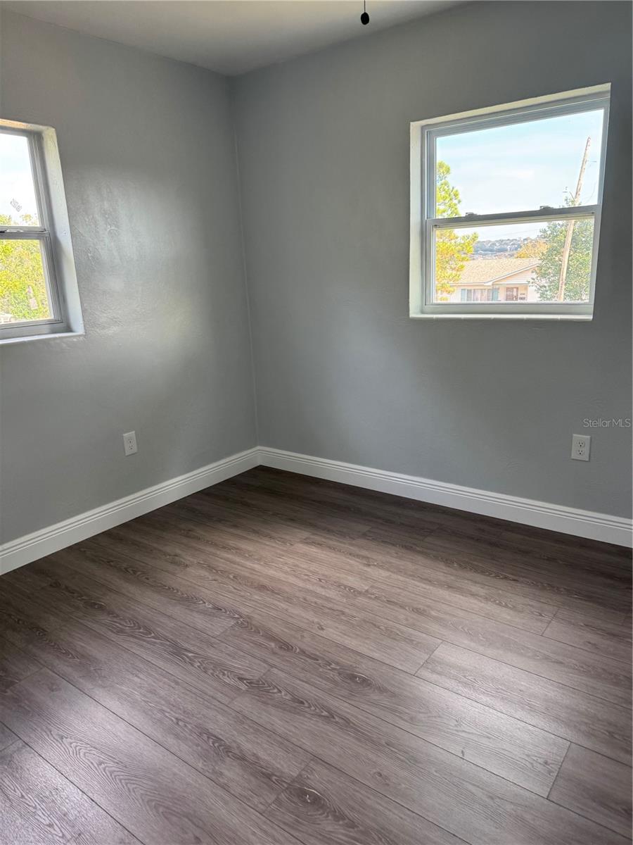 Image 5 of 11 For 1160 Lakeview Drive