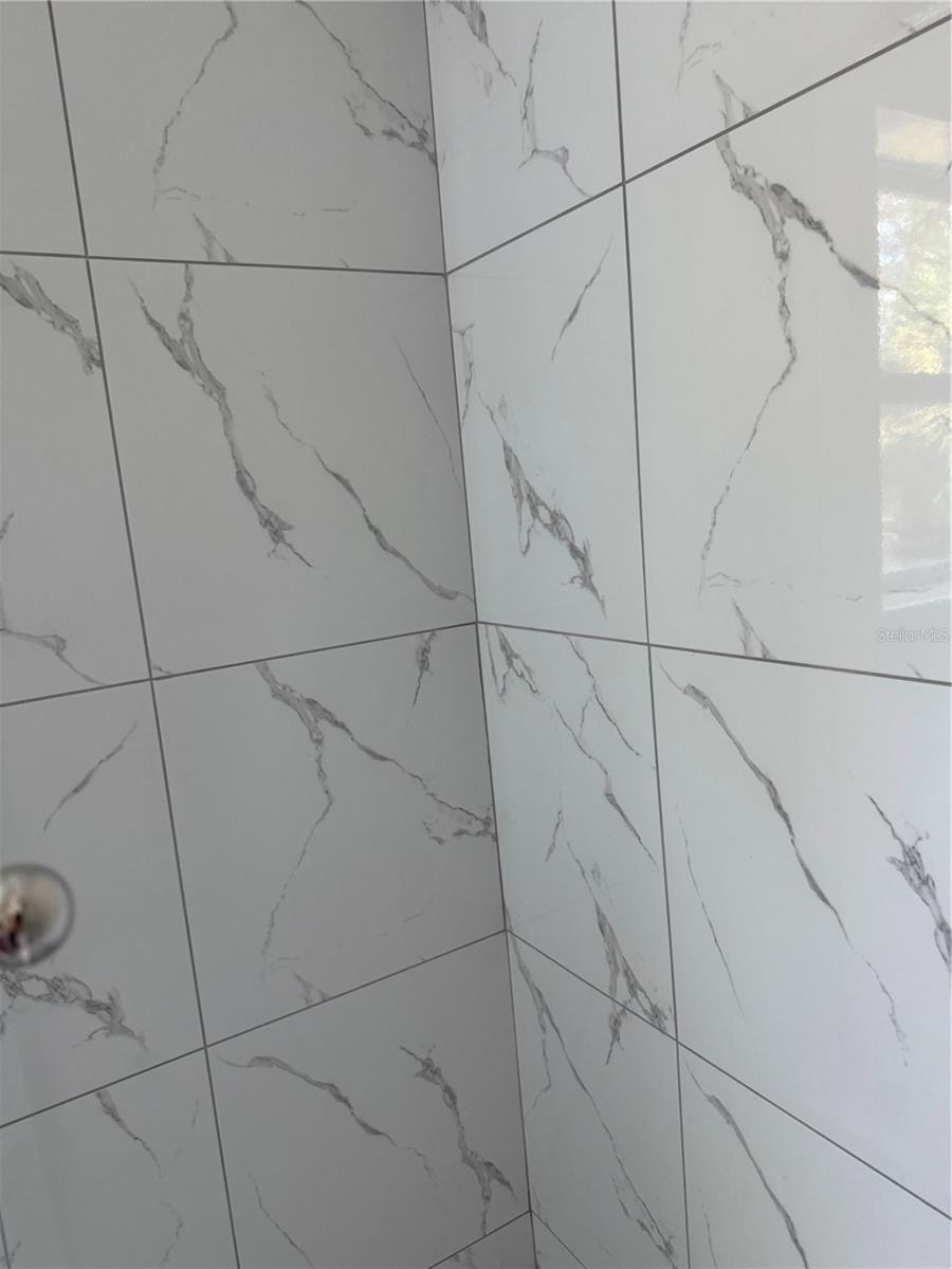 Image 6 of 11 For 1160 Lakeview Drive