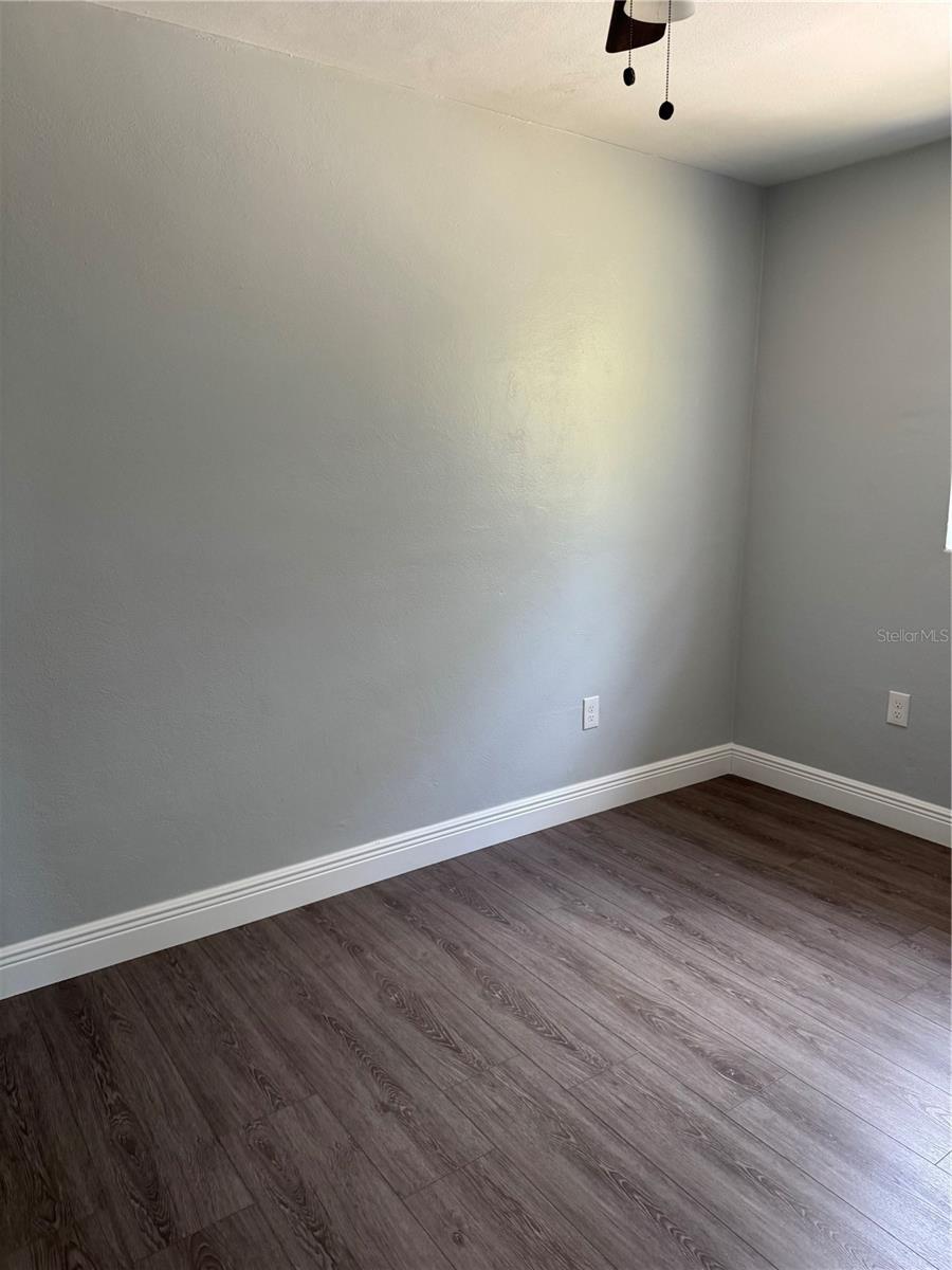 Image 9 of 11 For 1160 Lakeview Drive