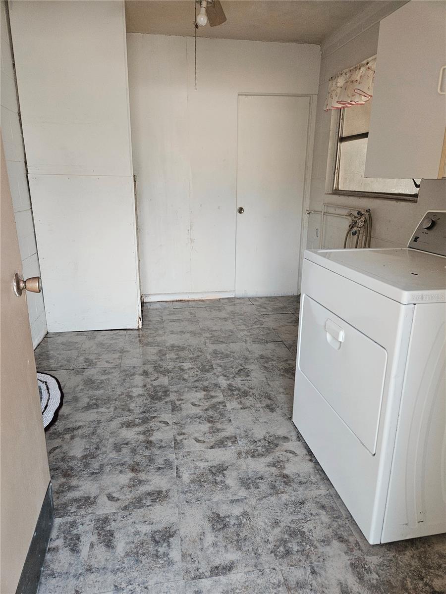 Image 12 of 17 For 11430 53rd Court