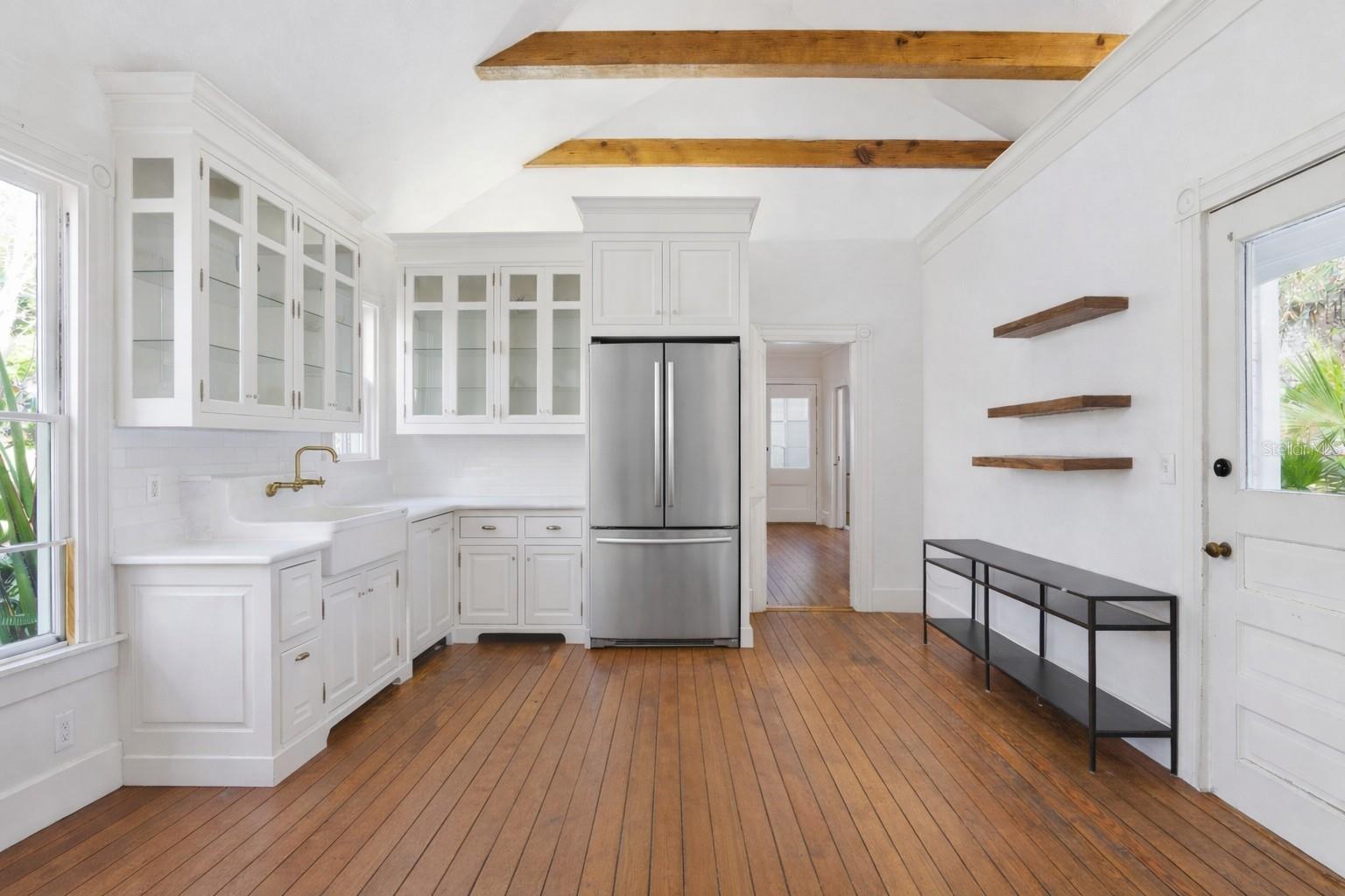 Image 10 of 41 For 316 Lakeview Drive