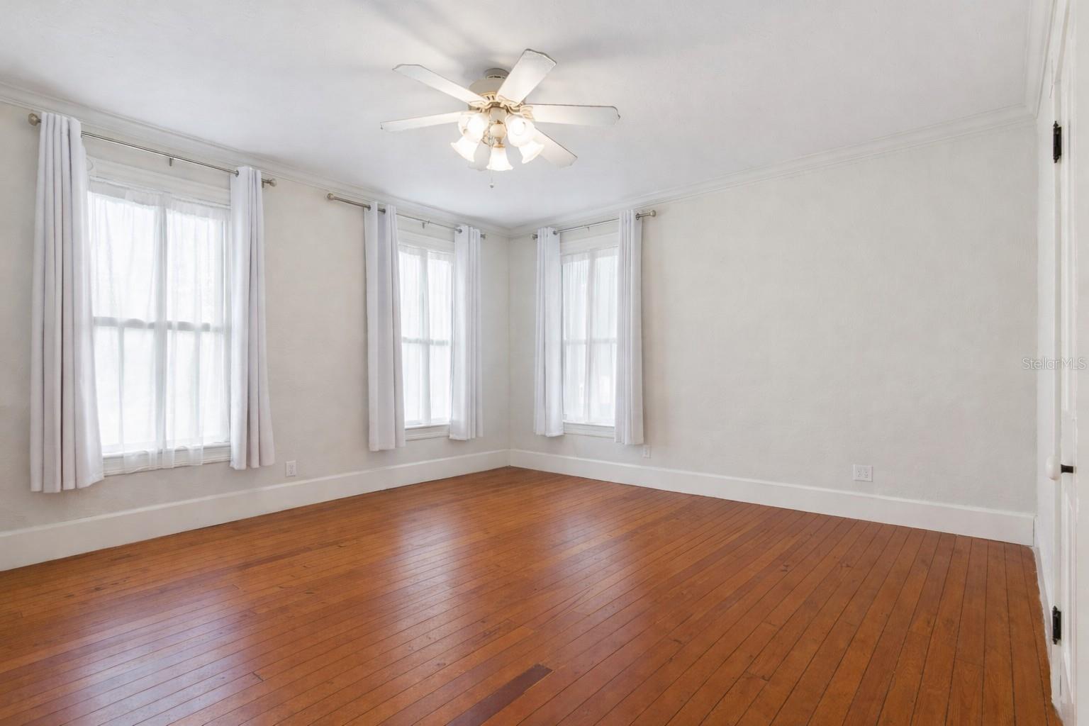 Image 17 of 41 For 316 Lakeview Drive