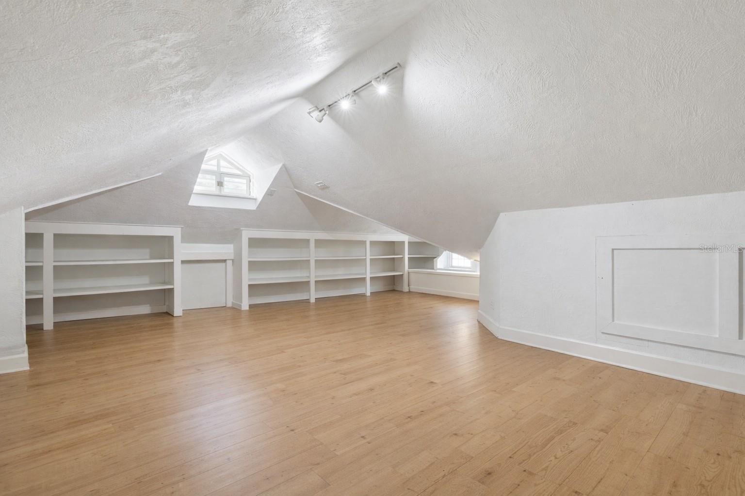 Image 25 of 41 For 316 Lakeview Drive