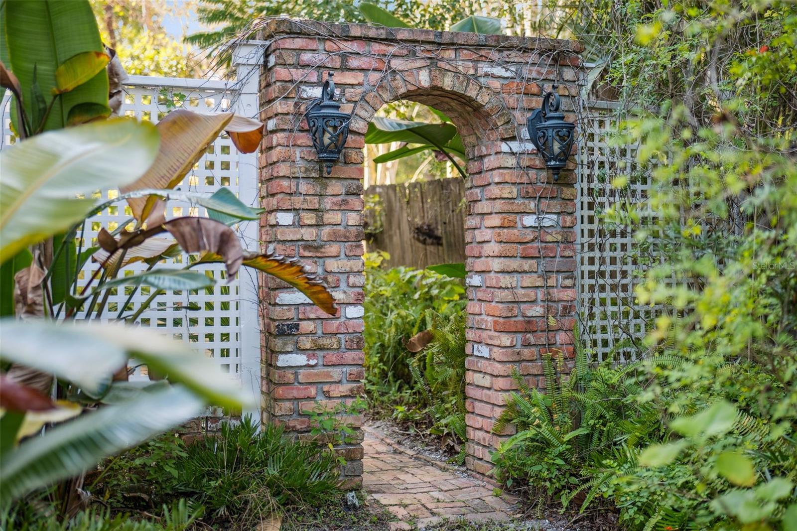 Image 3 of 41 For 316 Lakeview Drive