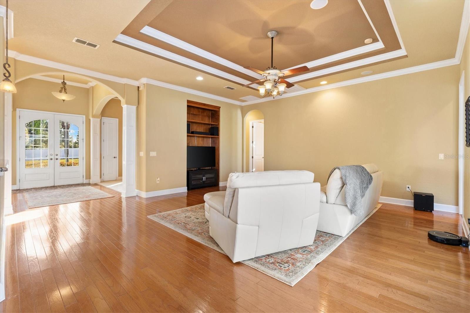 Image 13 of 52 For 527 Dowling Circle