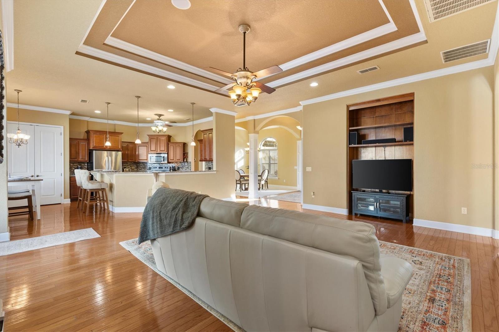 Image 14 of 52 For 527 Dowling Circle