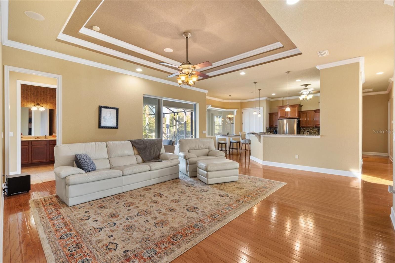 Image 15 of 52 For 527 Dowling Circle