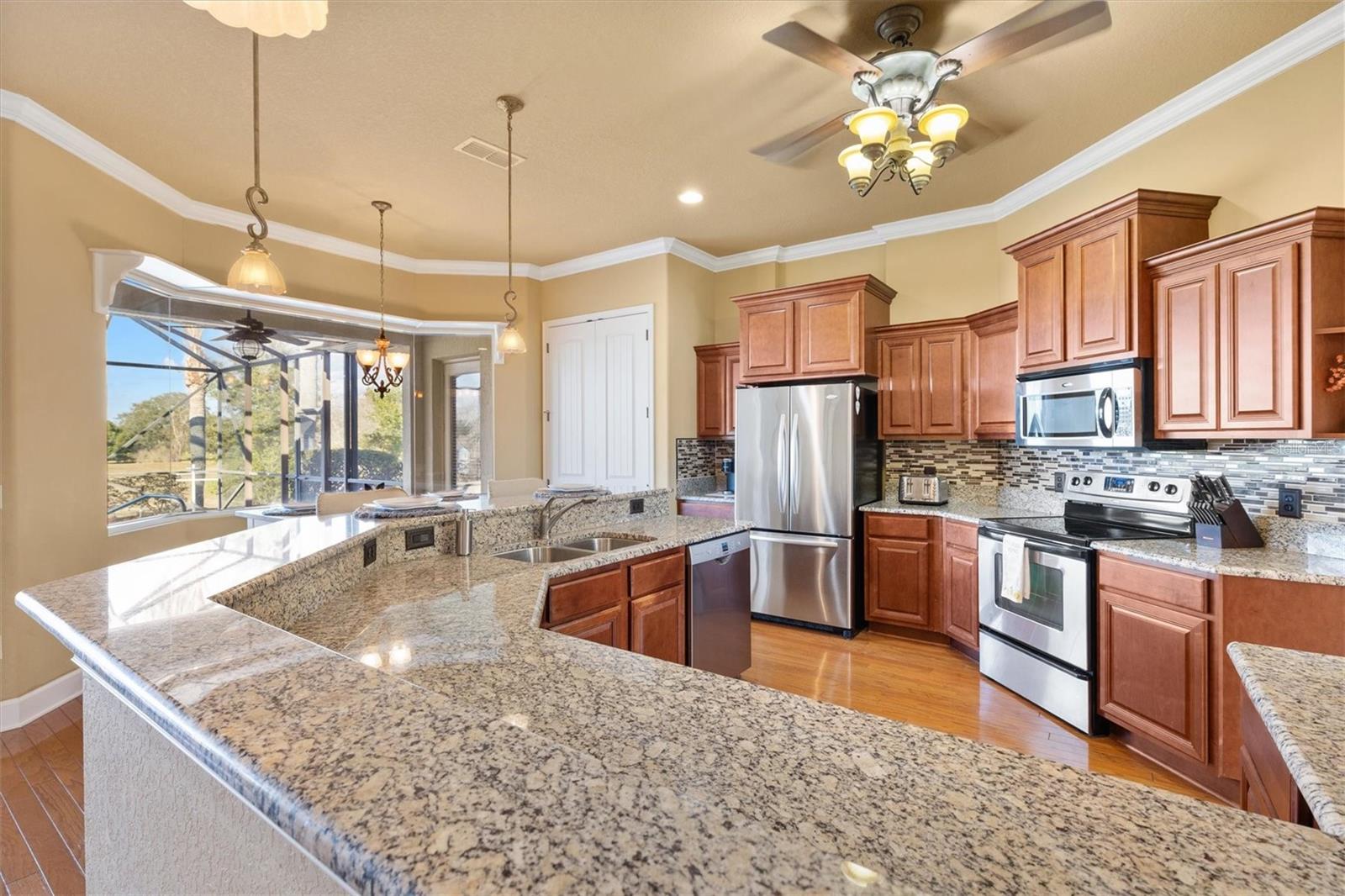 Image 17 of 52 For 527 Dowling Circle