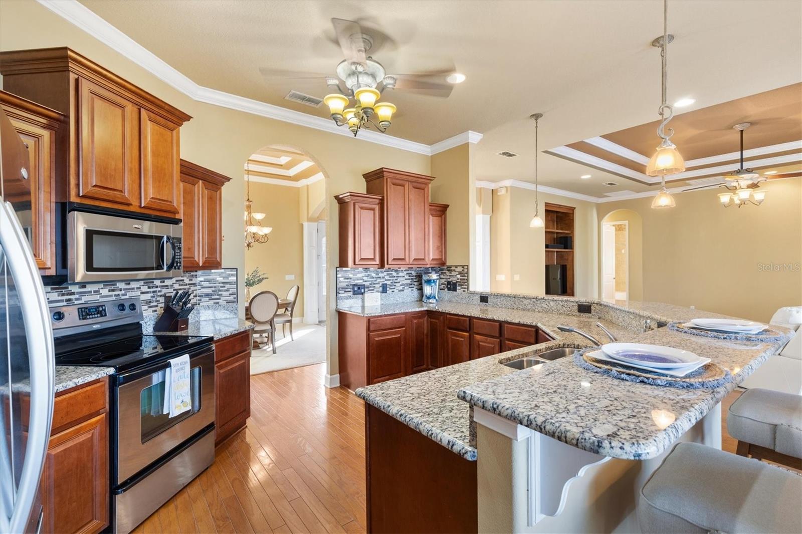 Image 19 of 52 For 527 Dowling Circle