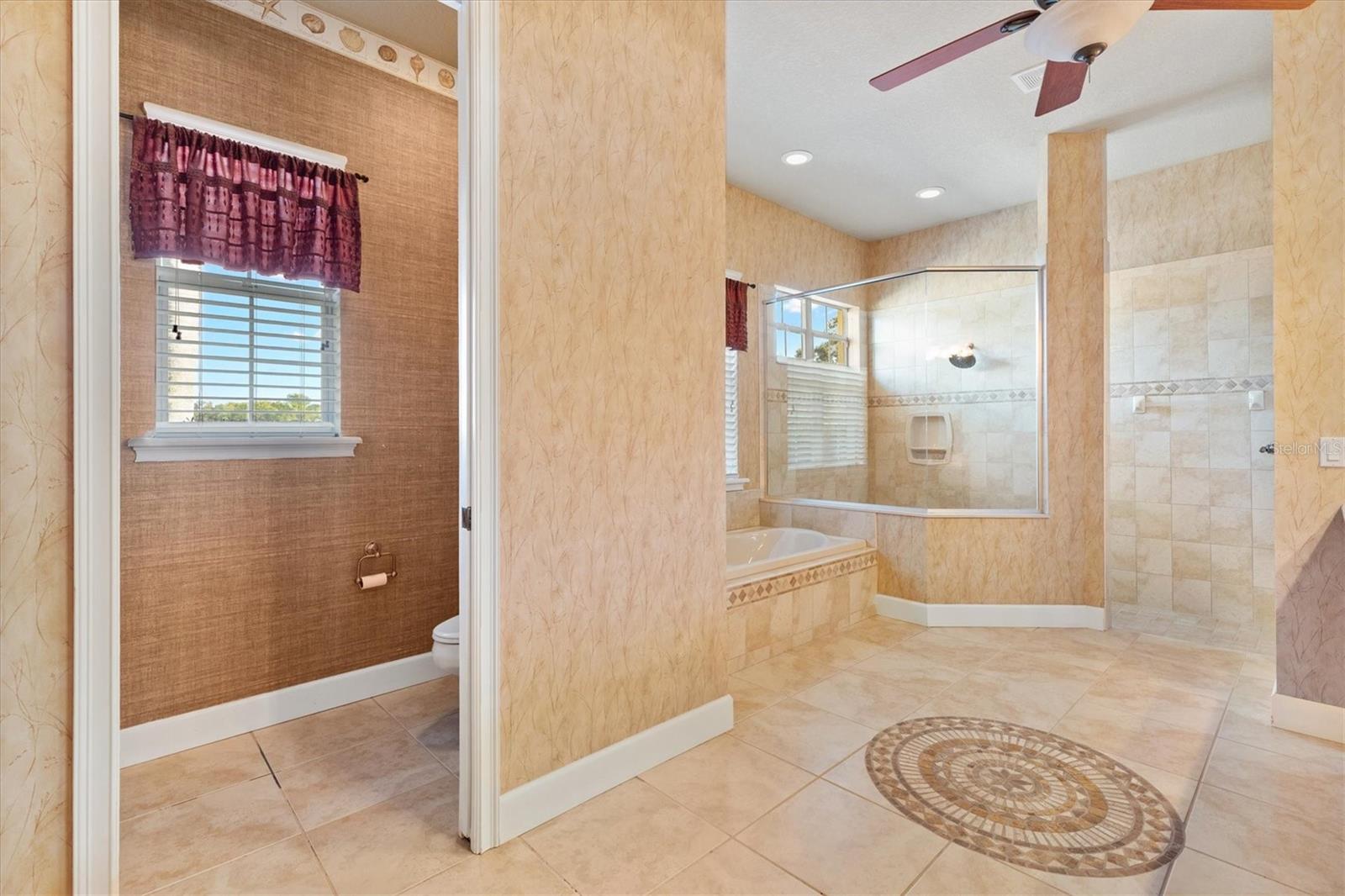 Image 24 of 52 For 527 Dowling Circle