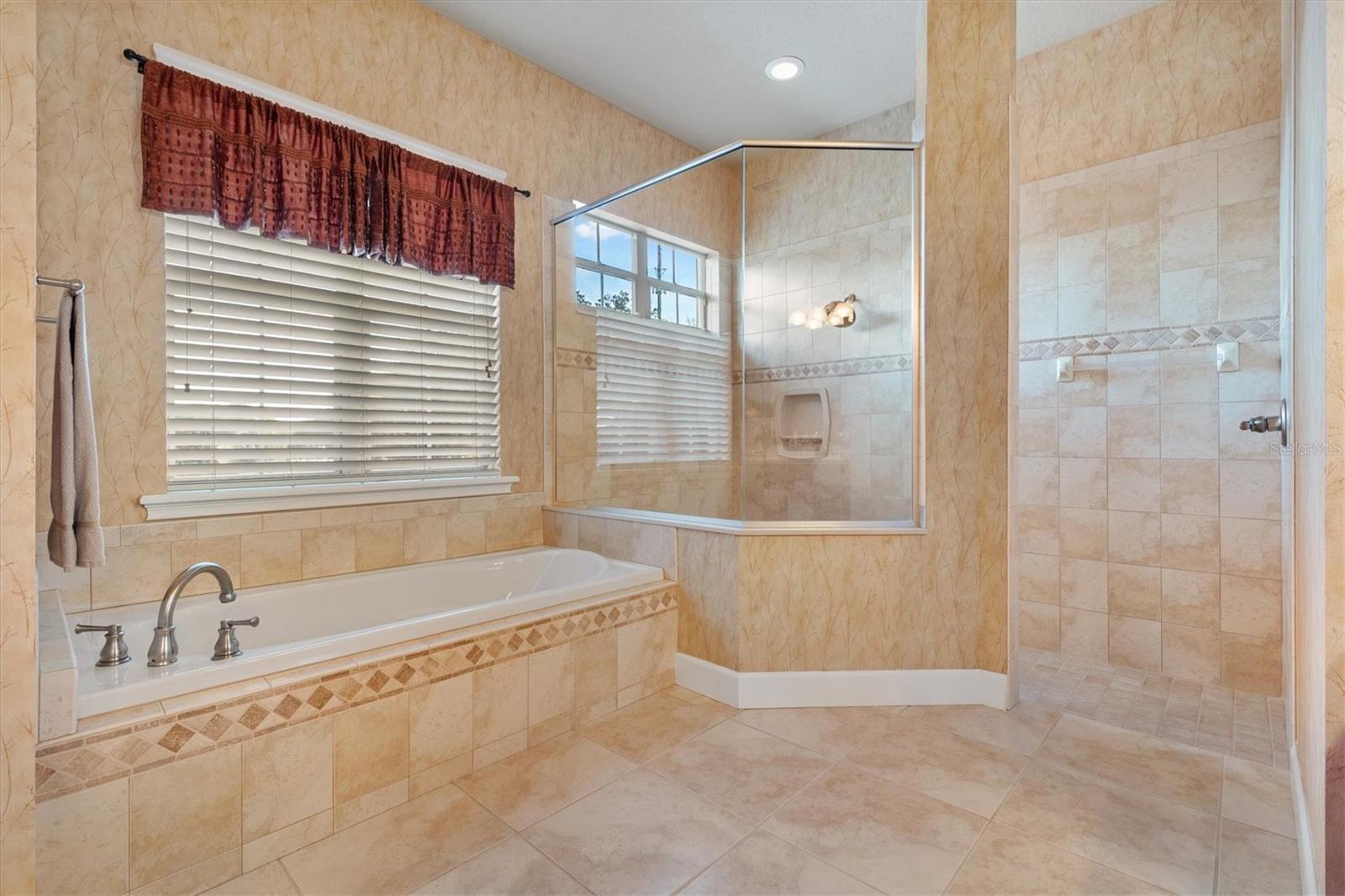 Image 26 of 52 For 527 Dowling Circle