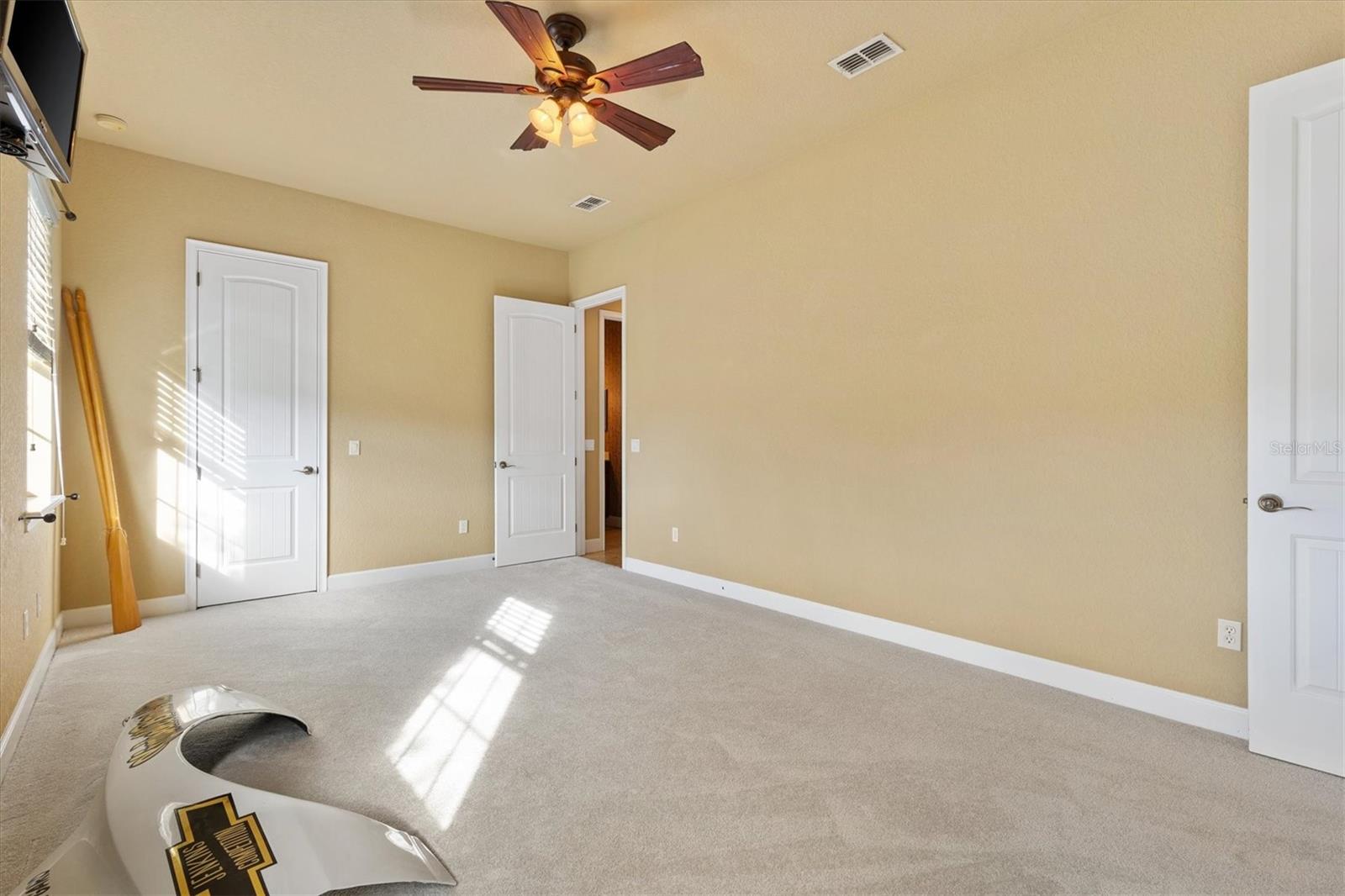 Image 33 of 52 For 527 Dowling Circle