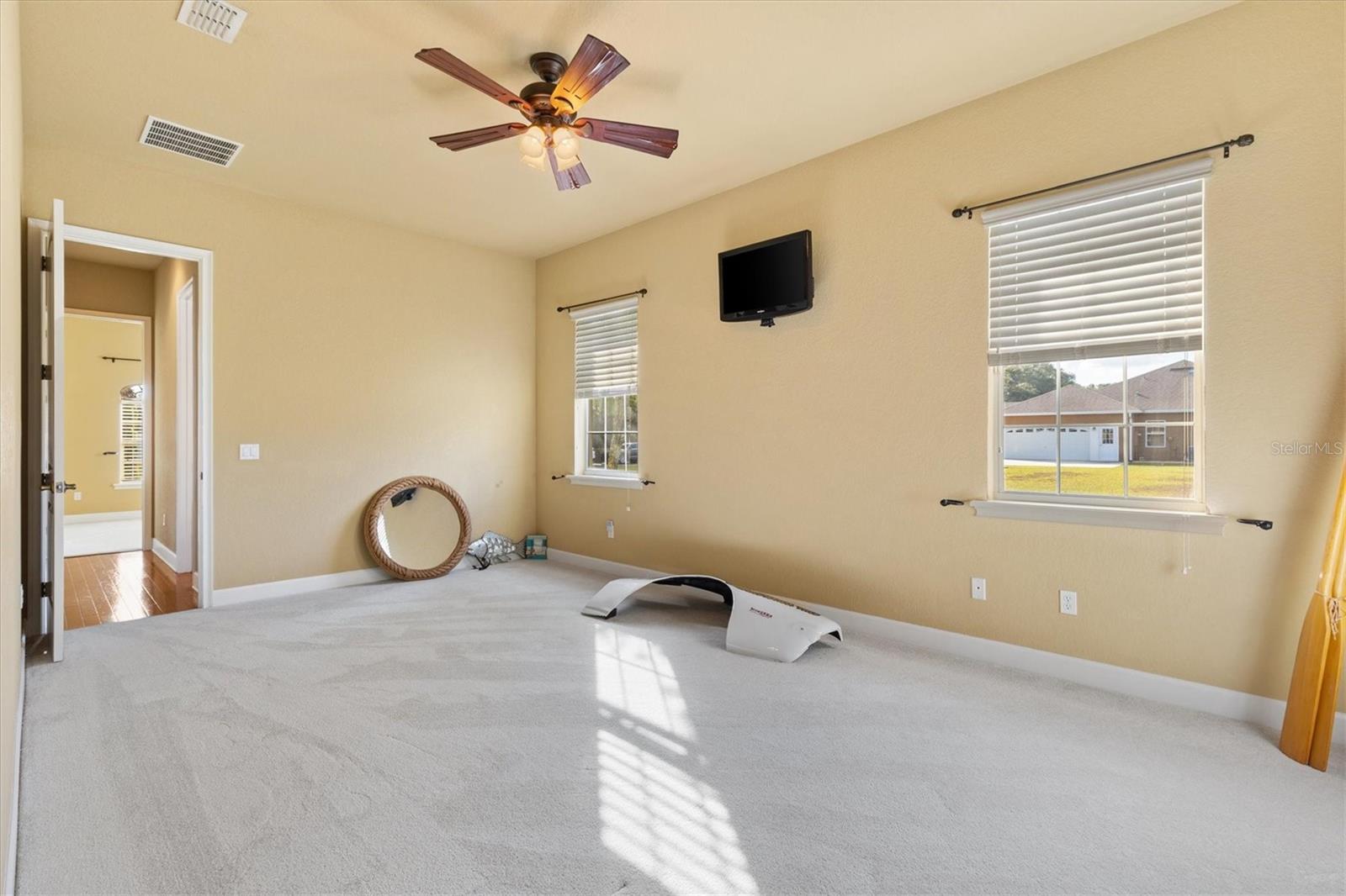 Image 34 of 52 For 527 Dowling Circle