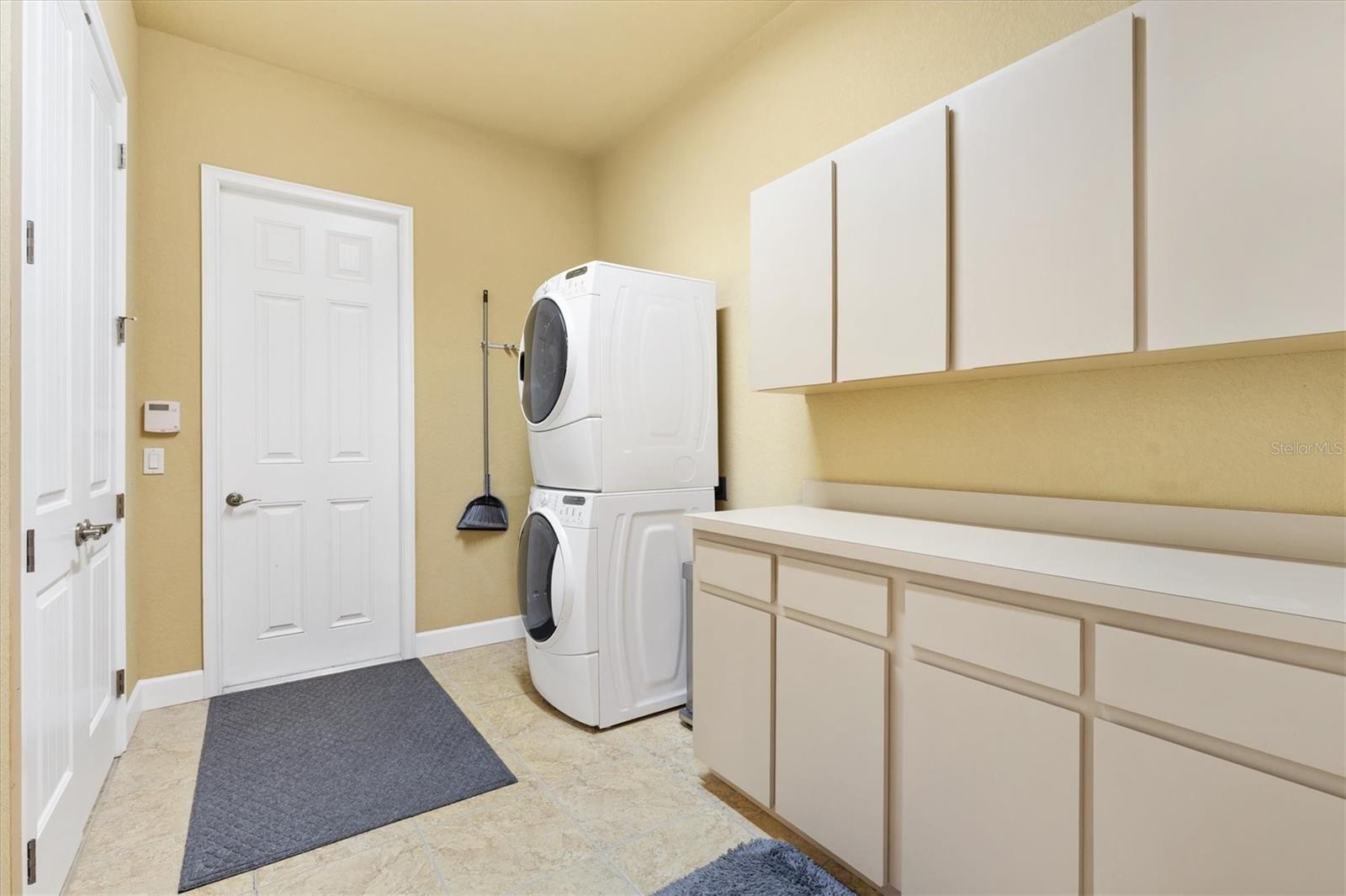 Image 36 of 52 For 527 Dowling Circle