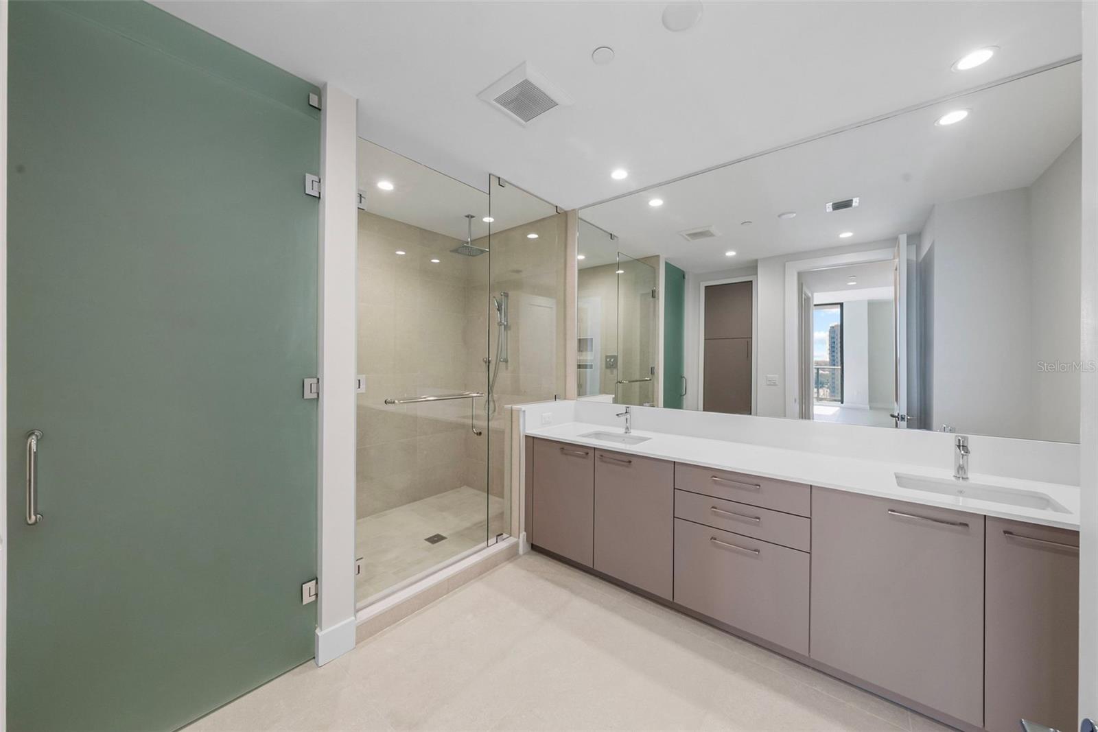 Image 16 of 47 For 275 1st Avenue S 1005