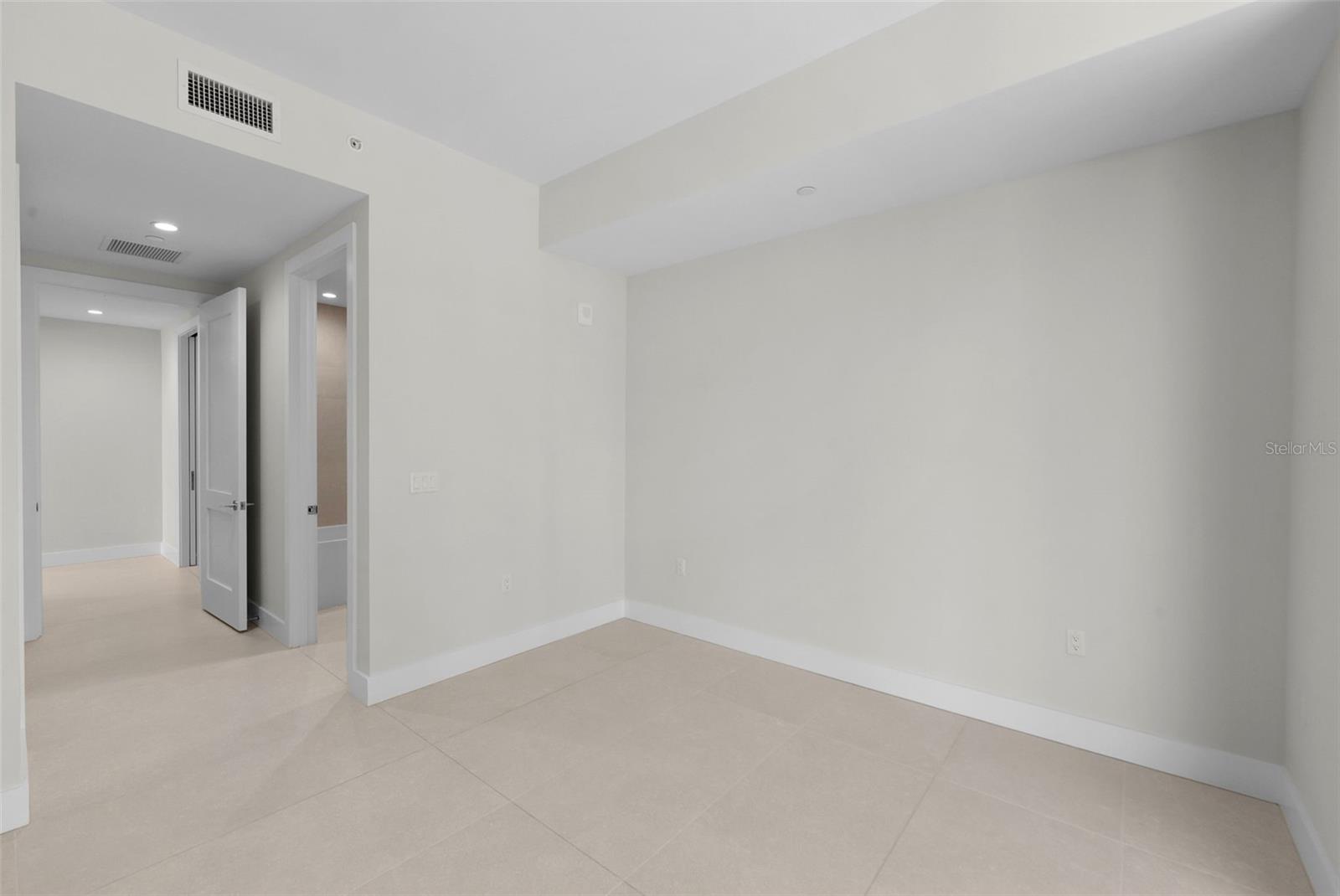 Image 22 of 47 For 275 1st Avenue S 1005