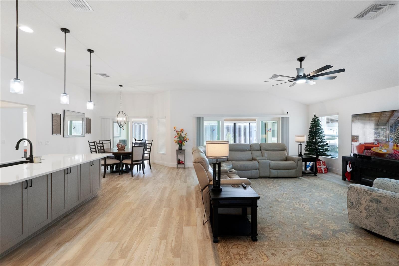 Image 14 of 48 For 2447 Youngmann Loop