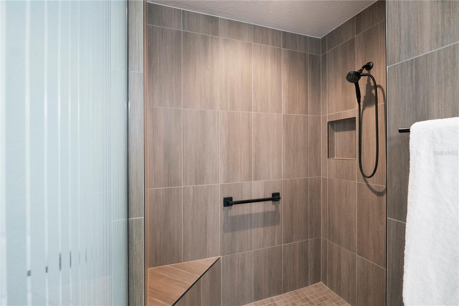 Image 26 of 48 For 2447 Youngmann Loop