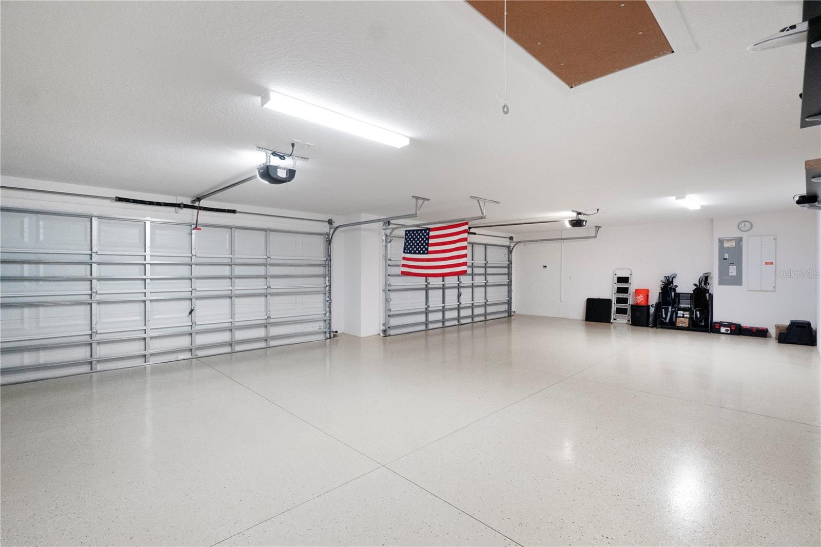 Image 39 of 48 For 2447 Youngmann Loop