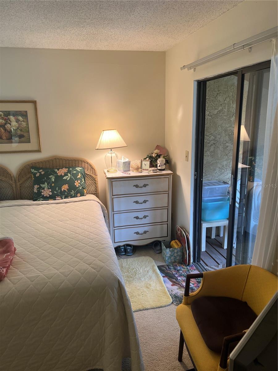 Image 14 of 30 For 1412 Oak Place E