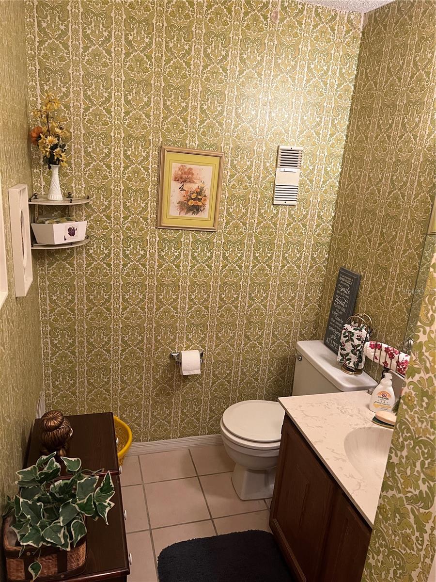 Image 19 of 30 For 1412 Oak Place E