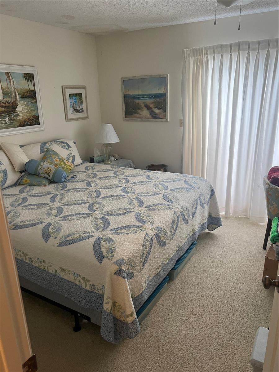 Image 23 of 30 For 1412 Oak Place E