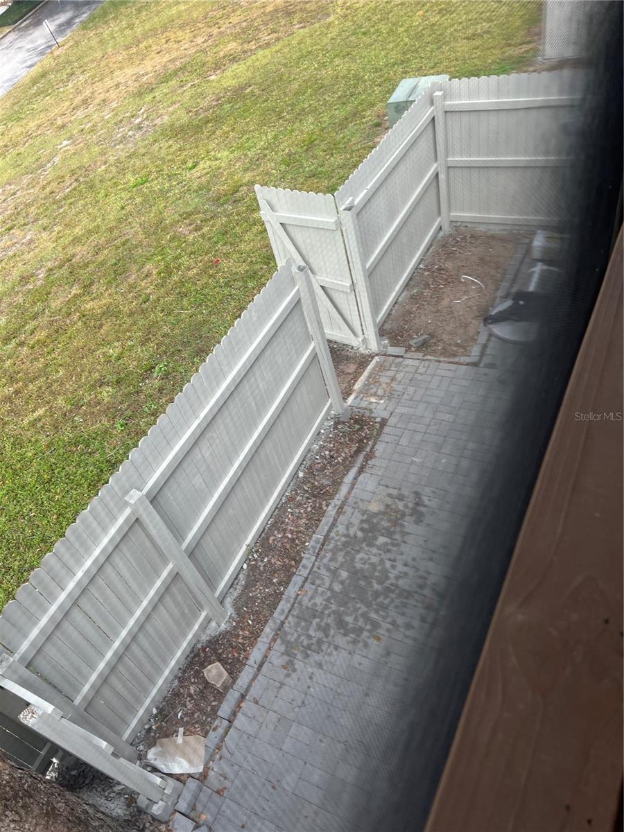 Image 26 of 30 For 1412 Oak Place E