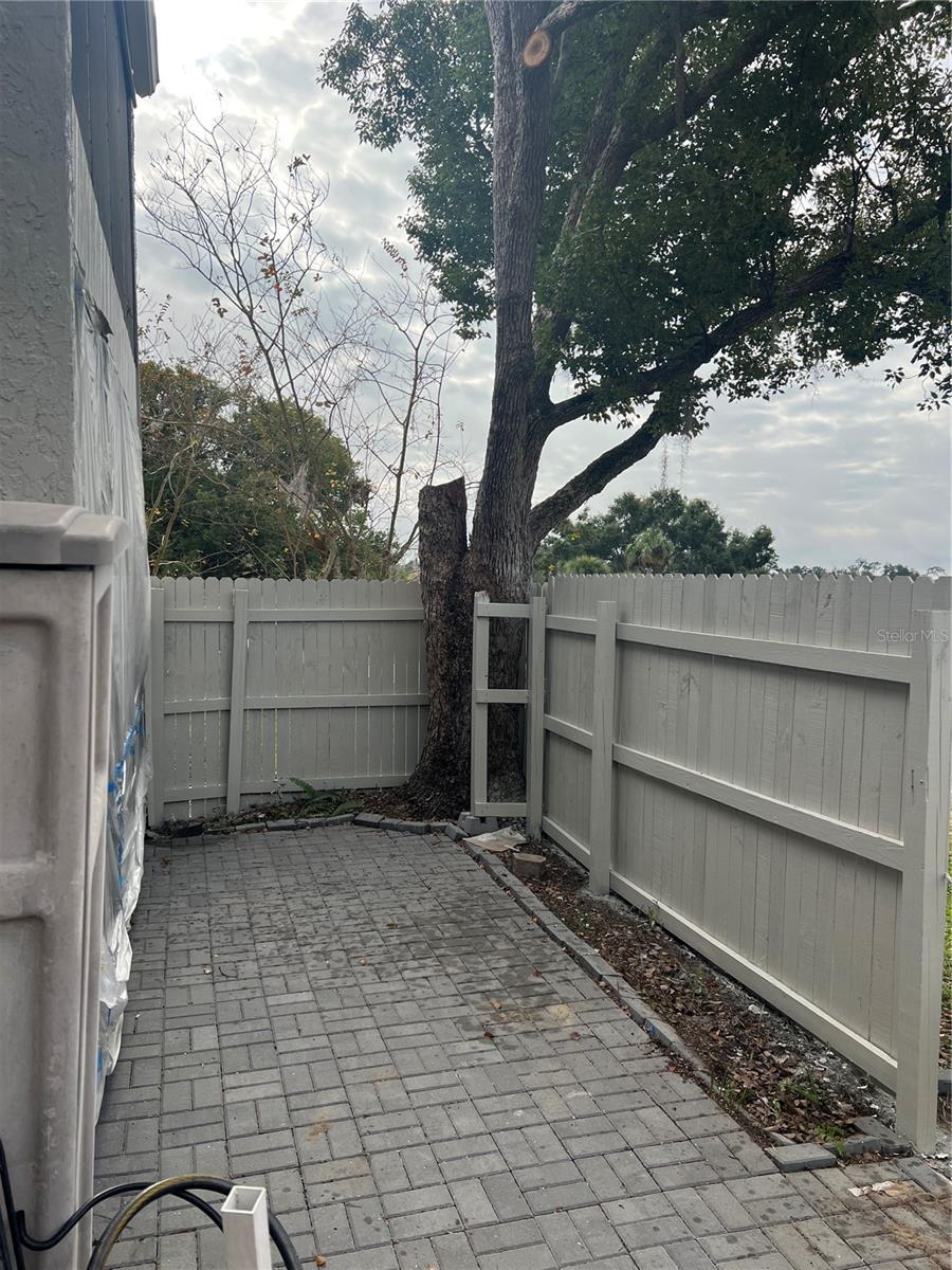 Image 27 of 30 For 1412 Oak Place E