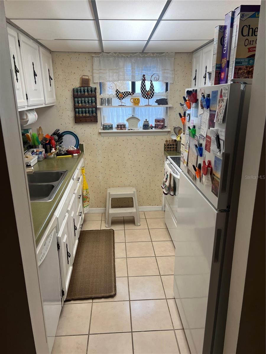 Image 9 of 30 For 1412 Oak Place E