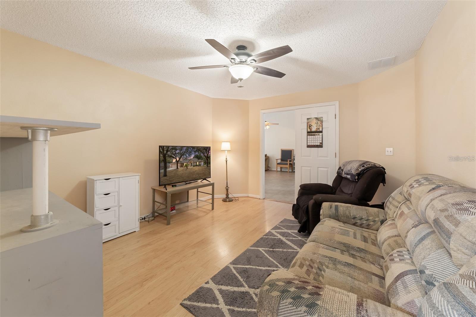 Listing photo id 13 for 2256 Lake Pointe Circle