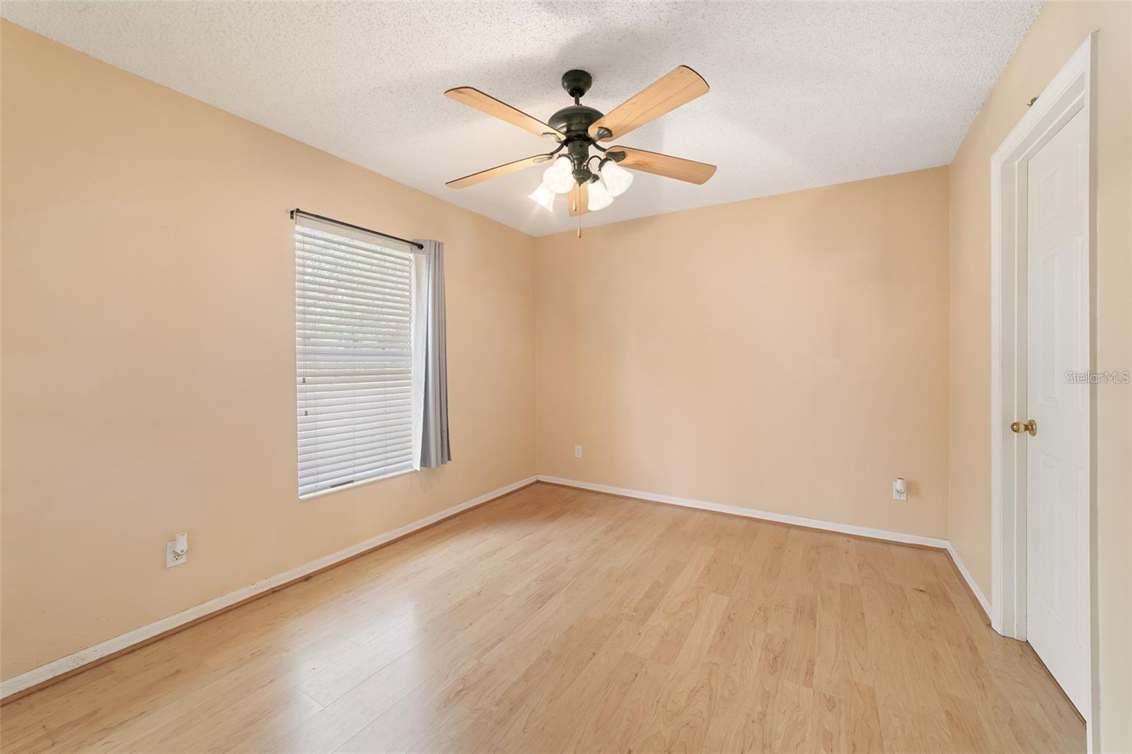 Listing photo id 16 for 2256 Lake Pointe Circle