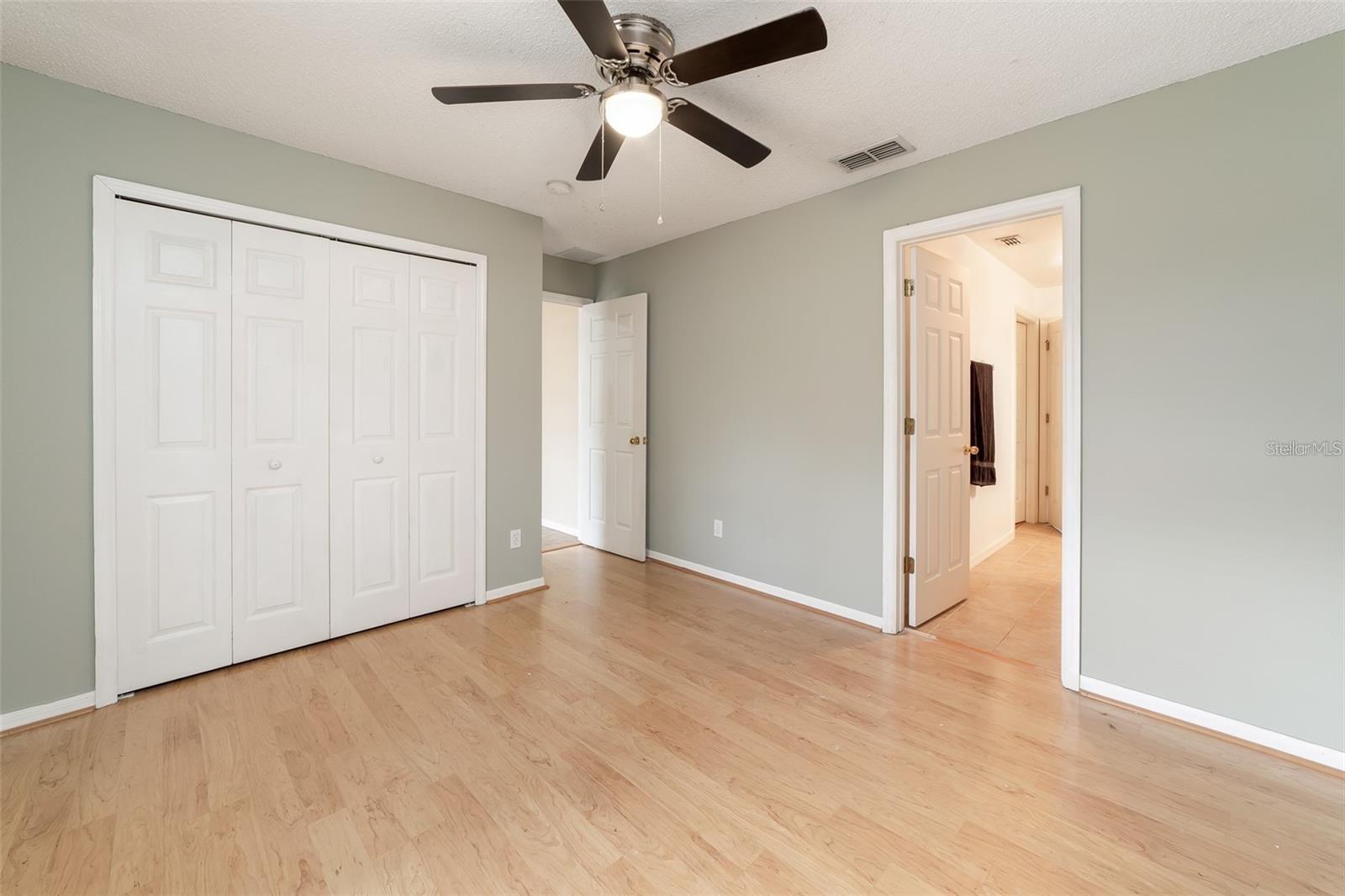 Listing photo id 17 for 2256 Lake Pointe Circle