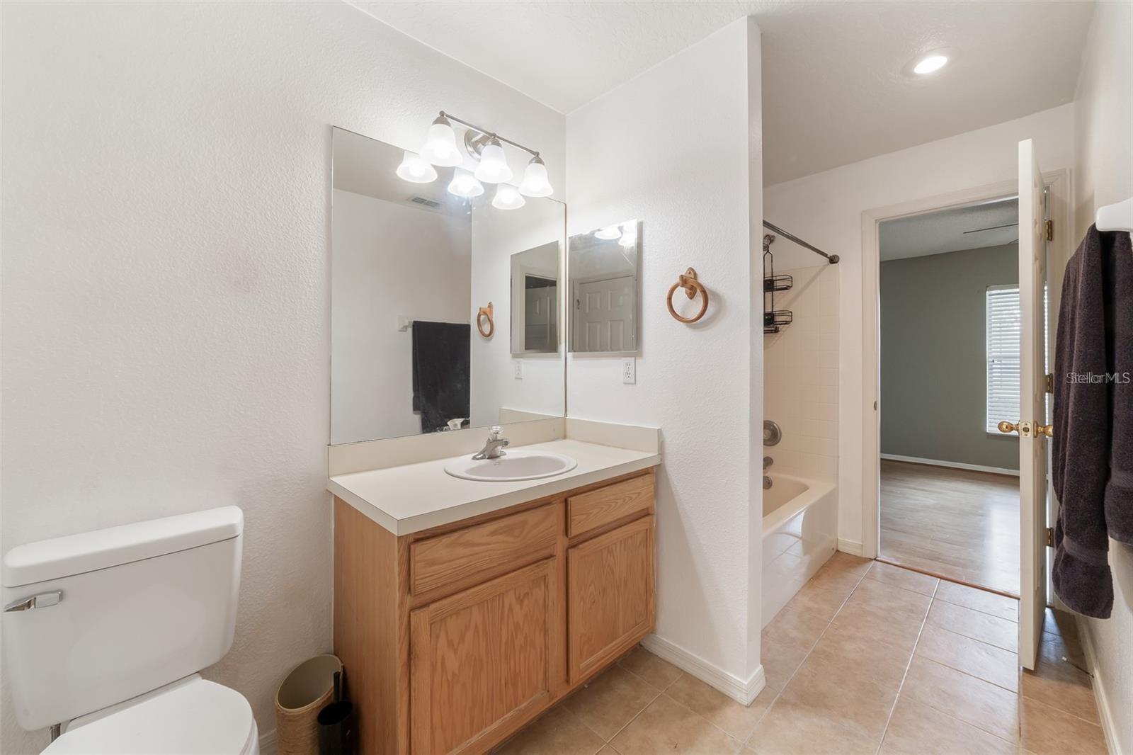 Listing photo id 20 for 2256 Lake Pointe Circle