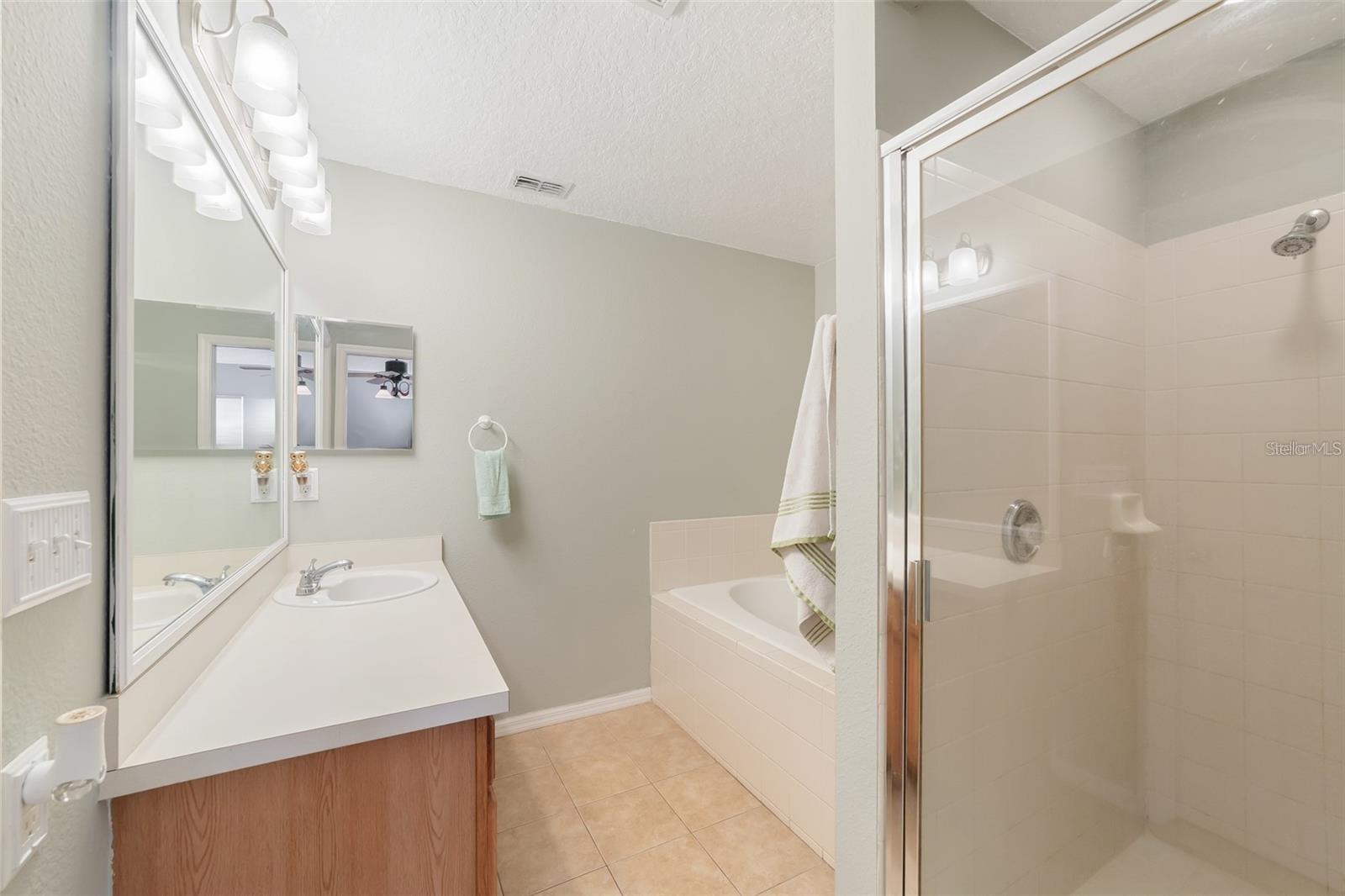 Listing photo id 23 for 2256 Lake Pointe Circle